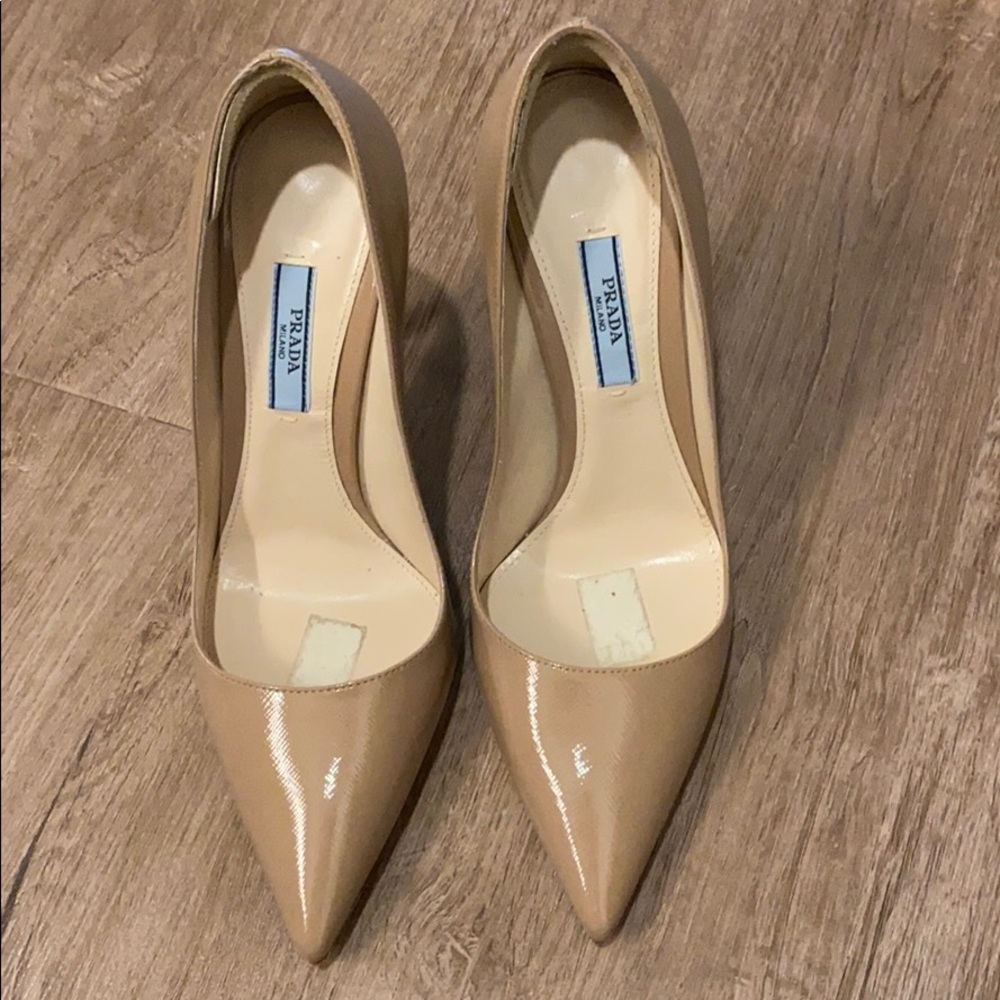 Prada saffiano pumps
